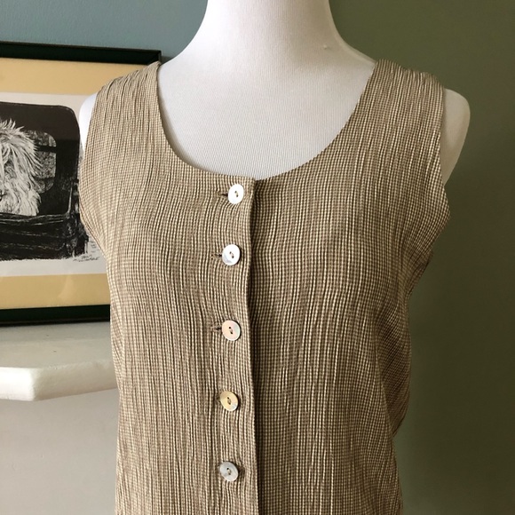 ISDA & Co Sleeveless Top with Shell Buttons - Picture 2 of 11